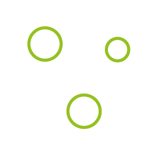 Drei grün umrandete Zahnradsymbole in verschiedenen Größen sind diagonal auf einem hellgrauen Hintergrund angeordnet. Die Zahnräder sind einfach, ohne innere Details außer kreisförmigen Zentren.